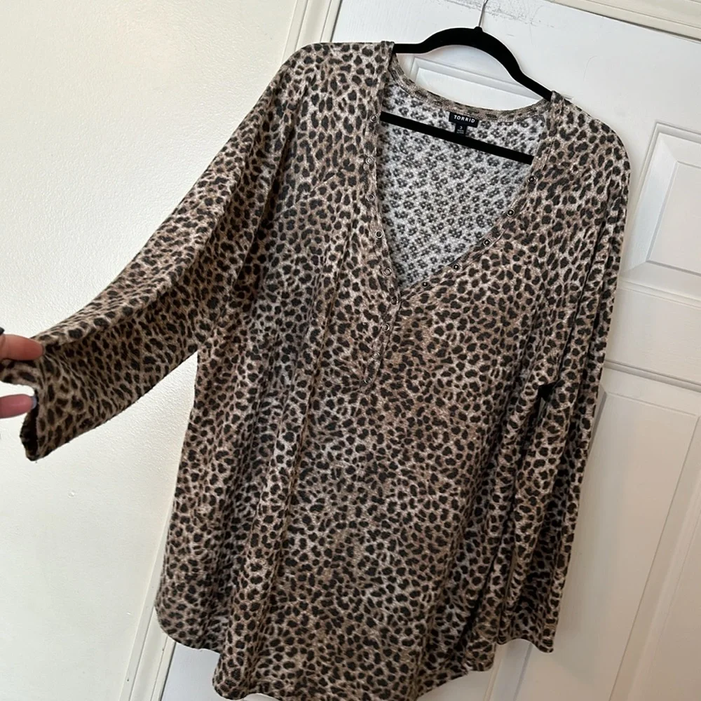 Torrid Cheetah Print Thermal Top - Picture 2 of 7